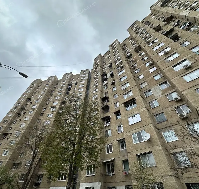 Buiucani, Strada Alba Iulia, Piața Unirii Principatelor
